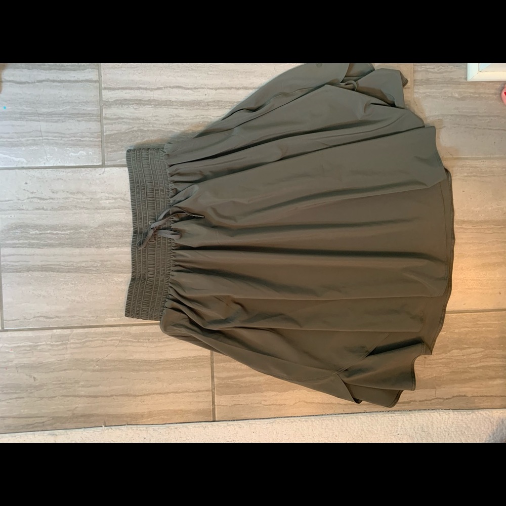 Lululemon size 4 skirt